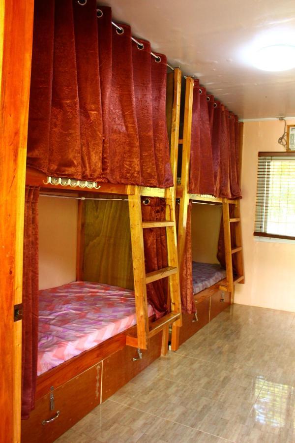 B&R Hostel Nagtabon Bacungan Eksteriør bilde