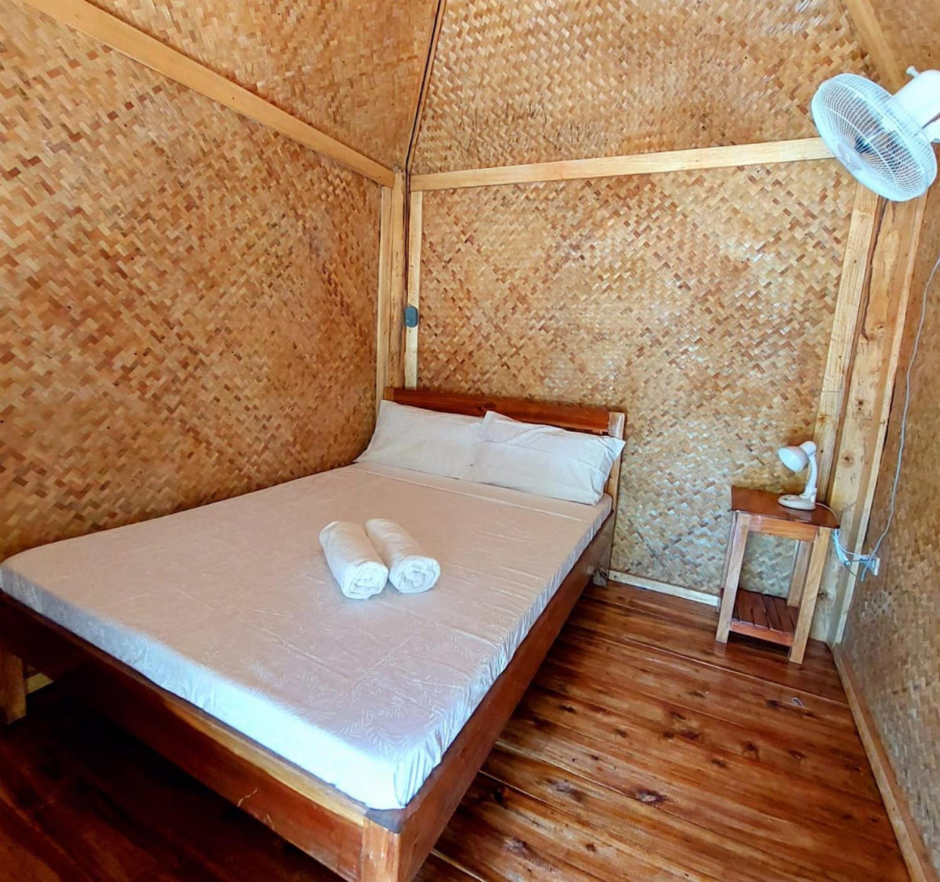 B&R Hostel Nagtabon Bacungan Eksteriør bilde