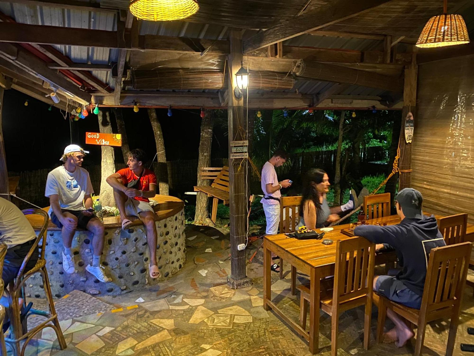 B&R Hostel Nagtabon Bacungan Eksteriør bilde