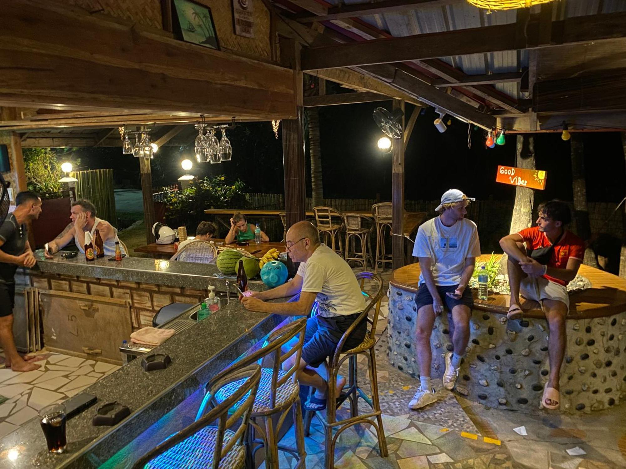 B&R Hostel Nagtabon Bacungan Eksteriør bilde